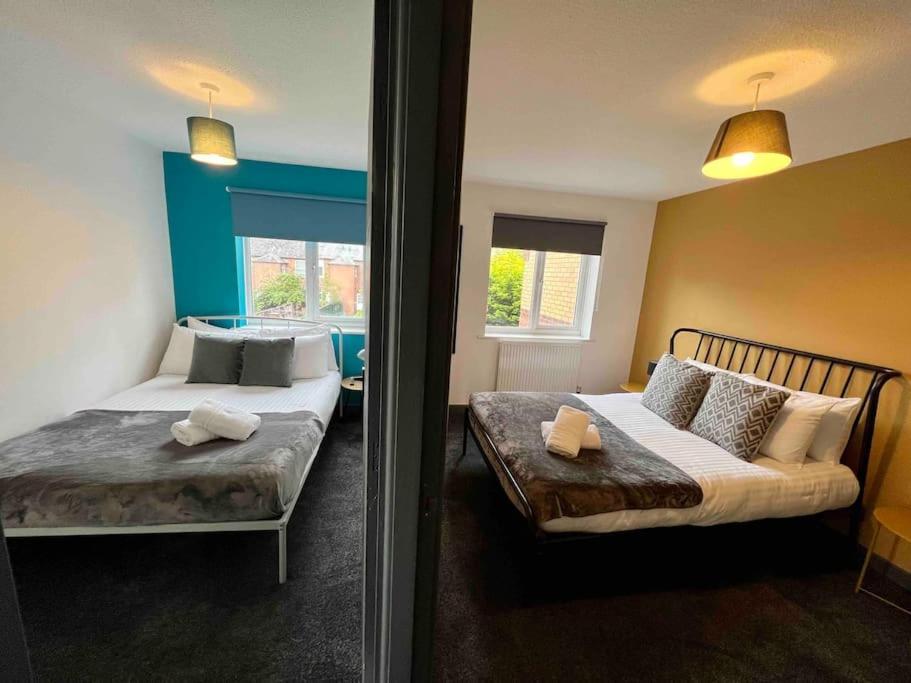 3 Bedroom House With Parking Манчестър Екстериор снимка